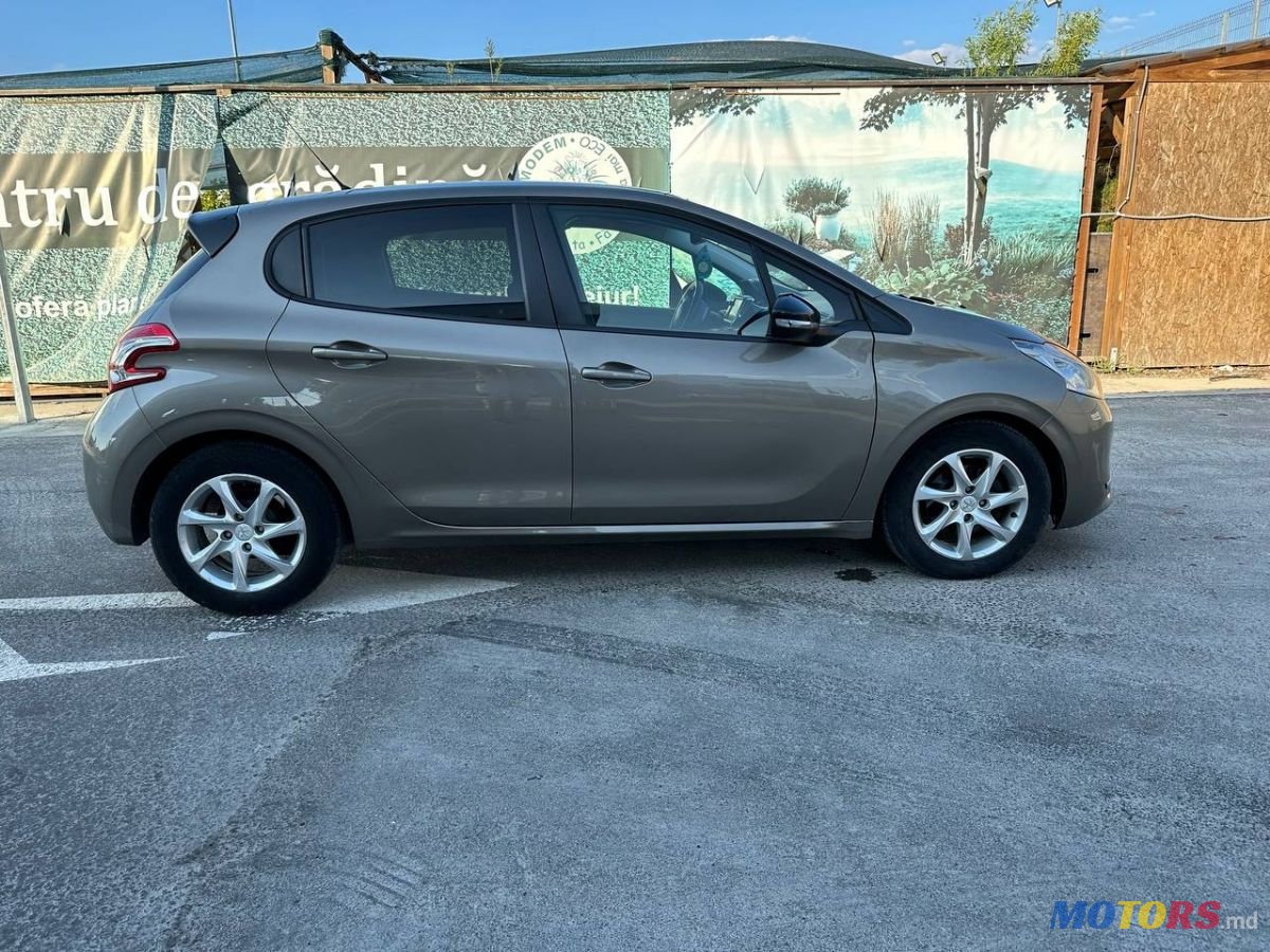 2012' Peugeot 208 photo #6