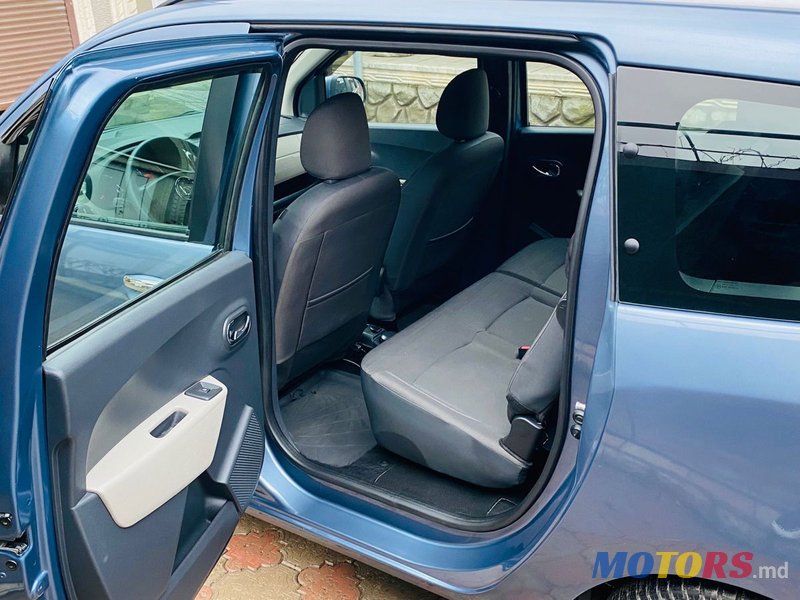 2013' Dacia Lodgy photo #6