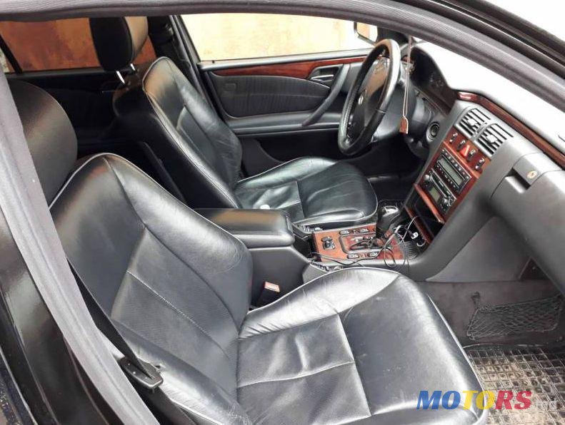 2001' Mercedes-Benz E photo #4