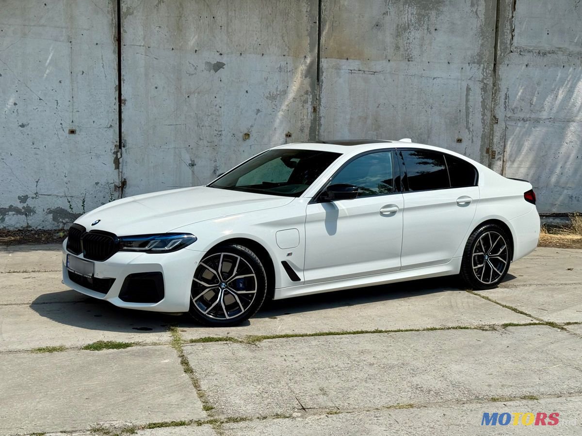 2020' BMW 5 Series photo #3