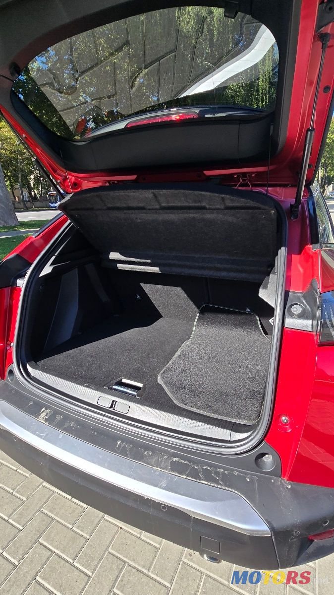 2020' Peugeot 2008 photo #3