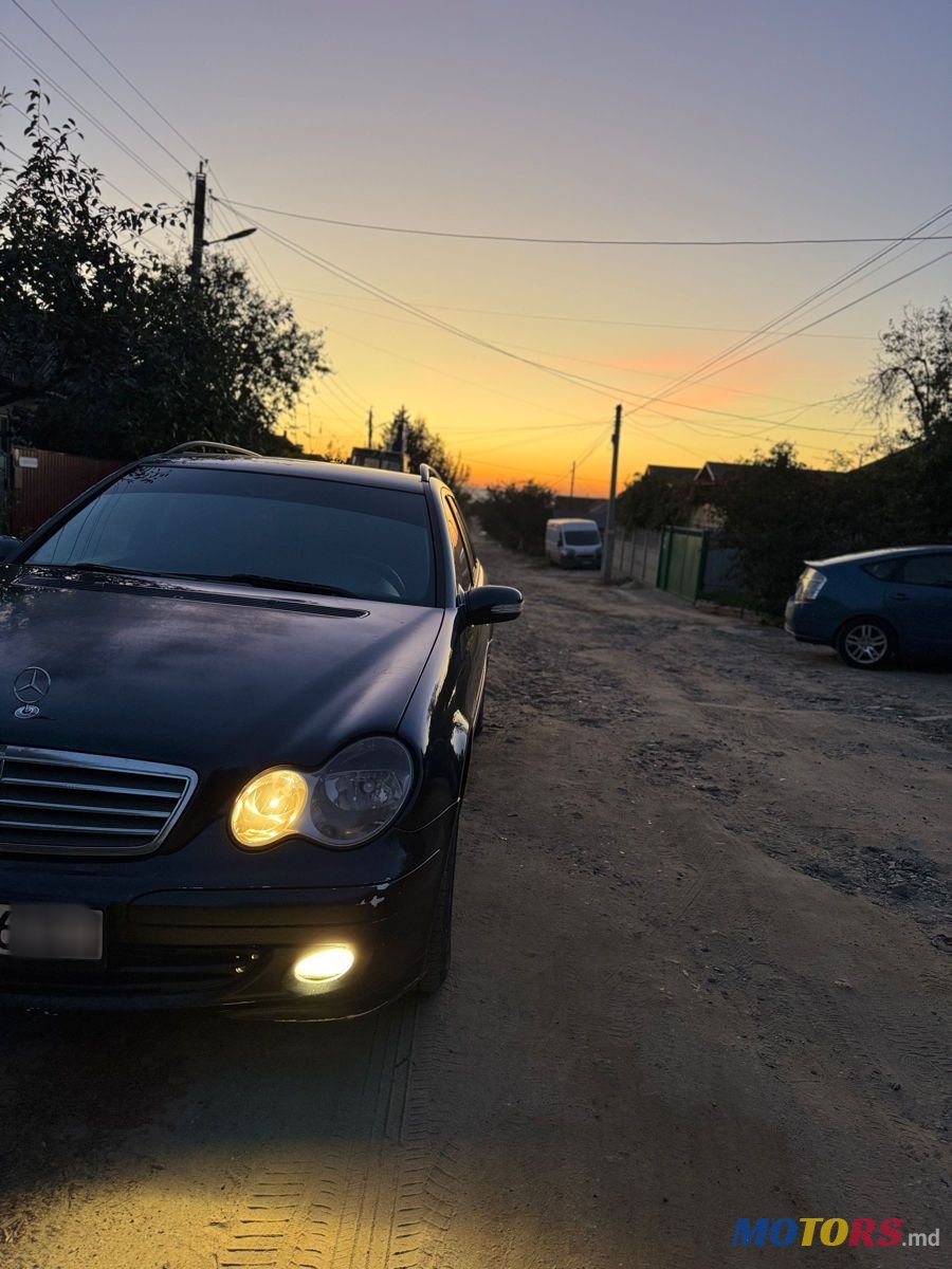 2004' Mercedes-Benz C-Class photo #1