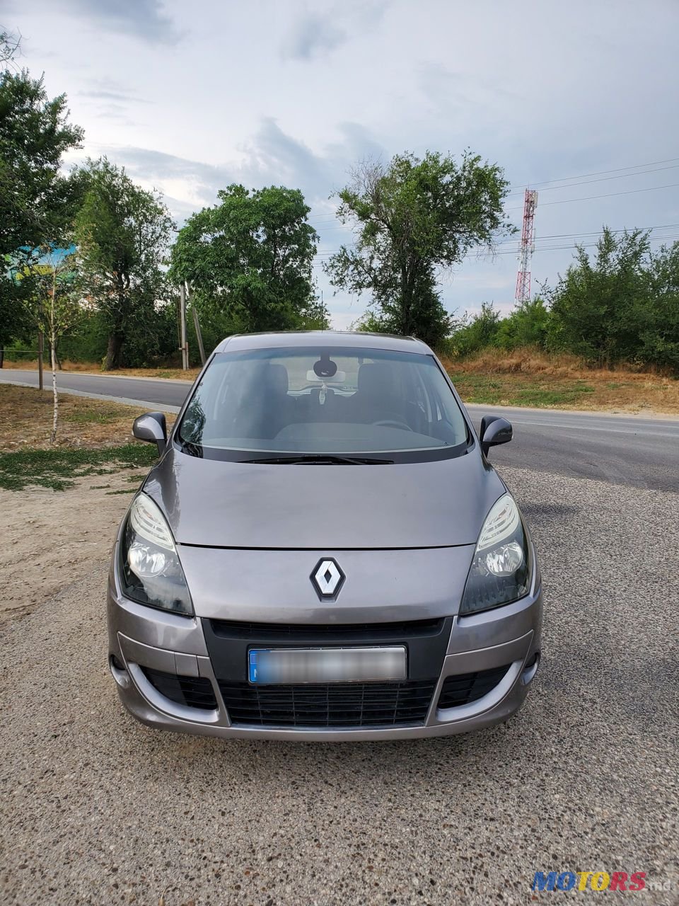 2010' Renault Scenic photo #3