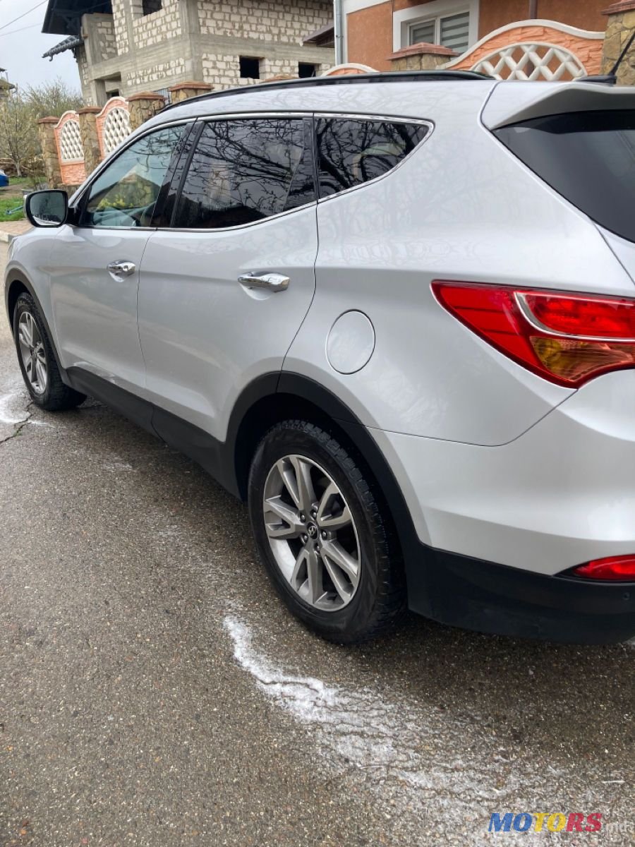 2012' Hyundai Santa Fe photo #2