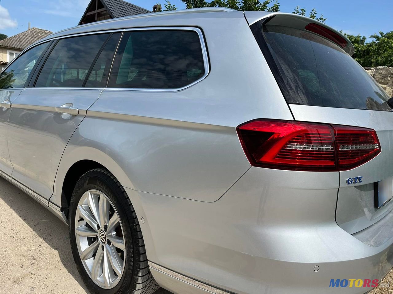 2015' Volkswagen Passat photo #3