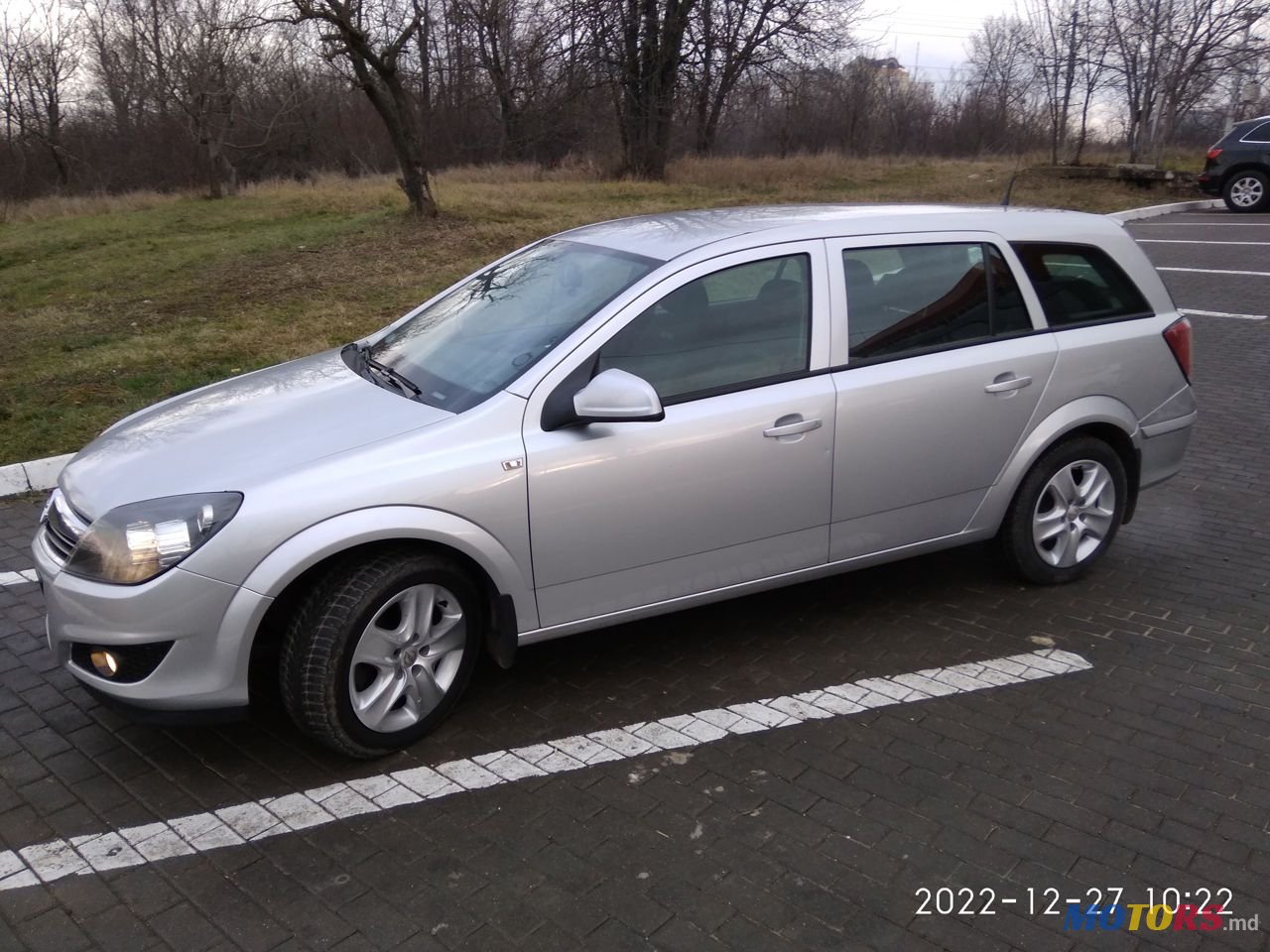 2012' Opel Astra photo #1