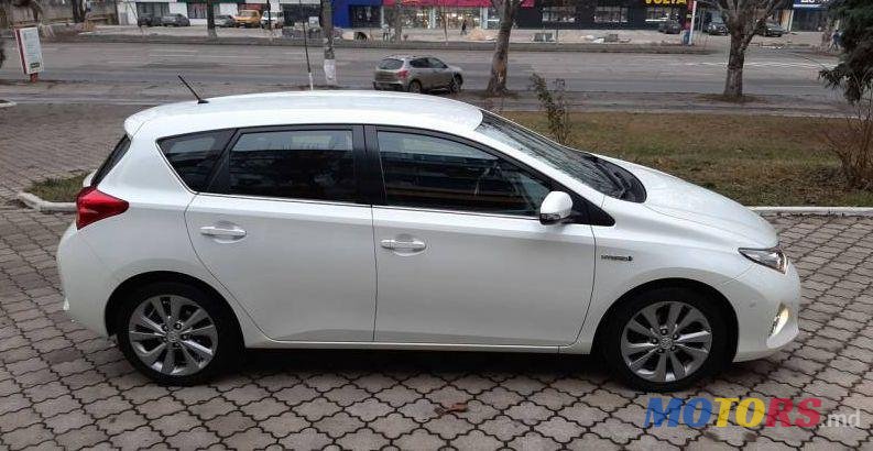 2013' Toyota Auris photo #1