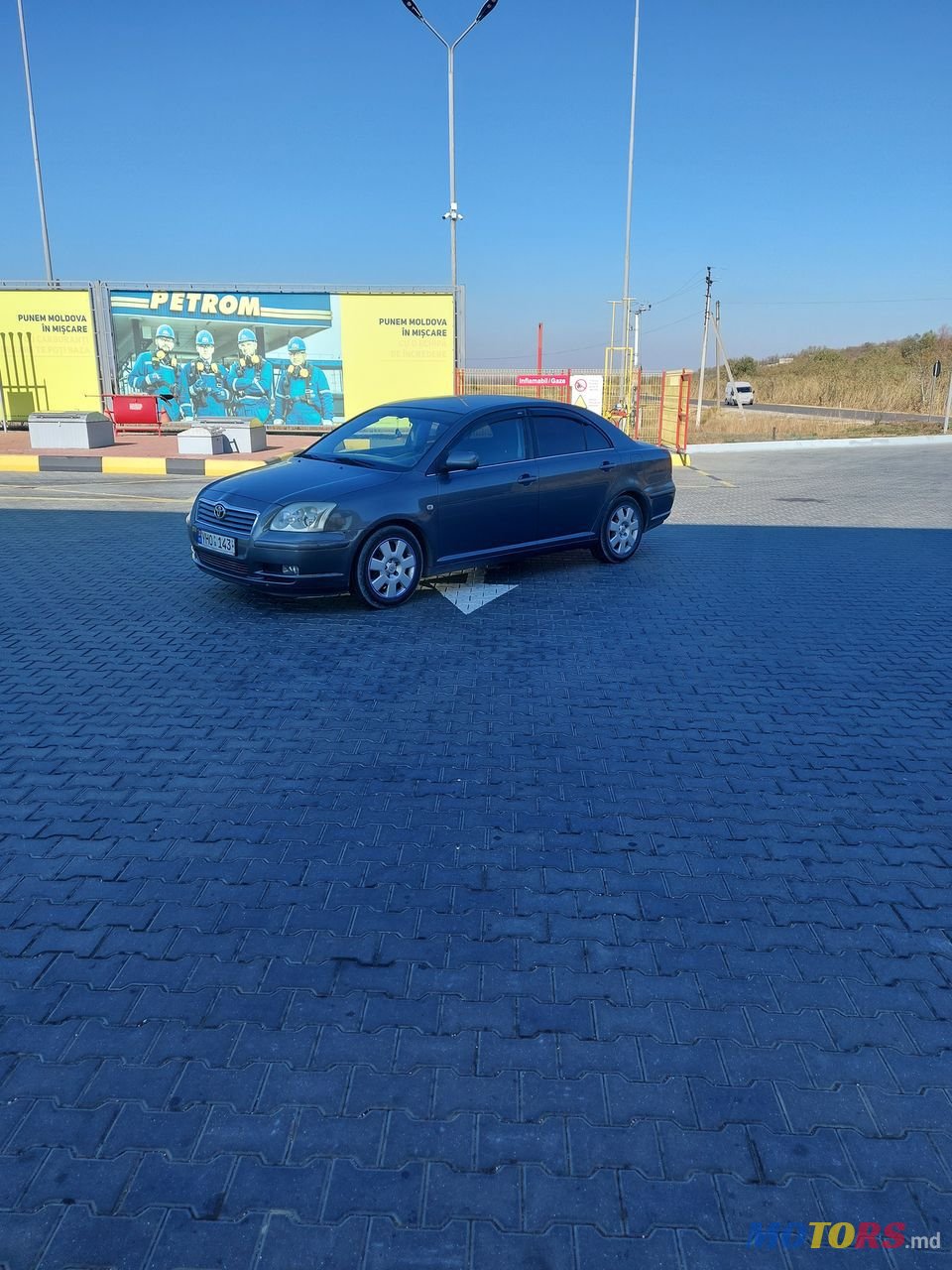 2003' Toyota Avensis photo #1