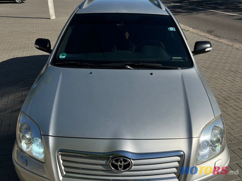 2005' Toyota Avensis photo #1