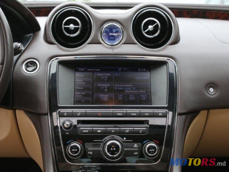 2012' Jaguar XJ photo #3