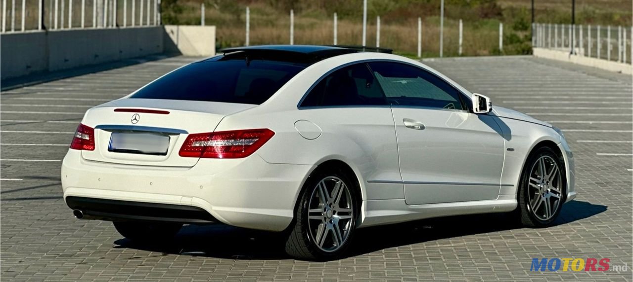 2010' Mercedes-Benz E-Class photo #3