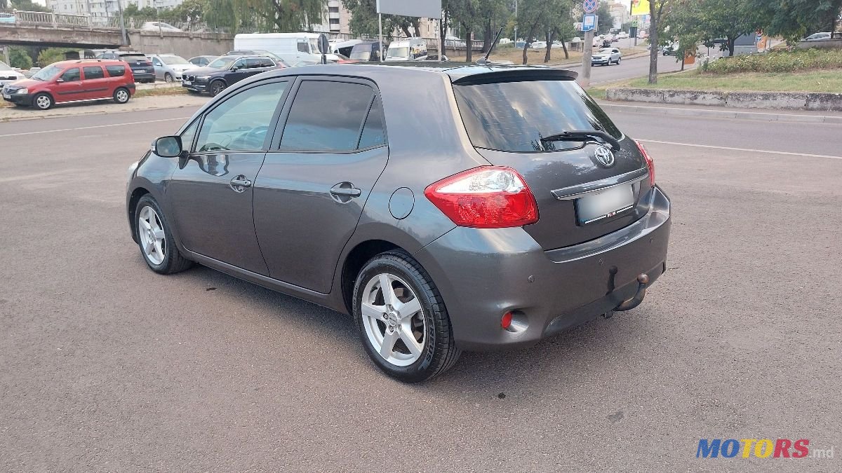 2011' Toyota Auris photo #3