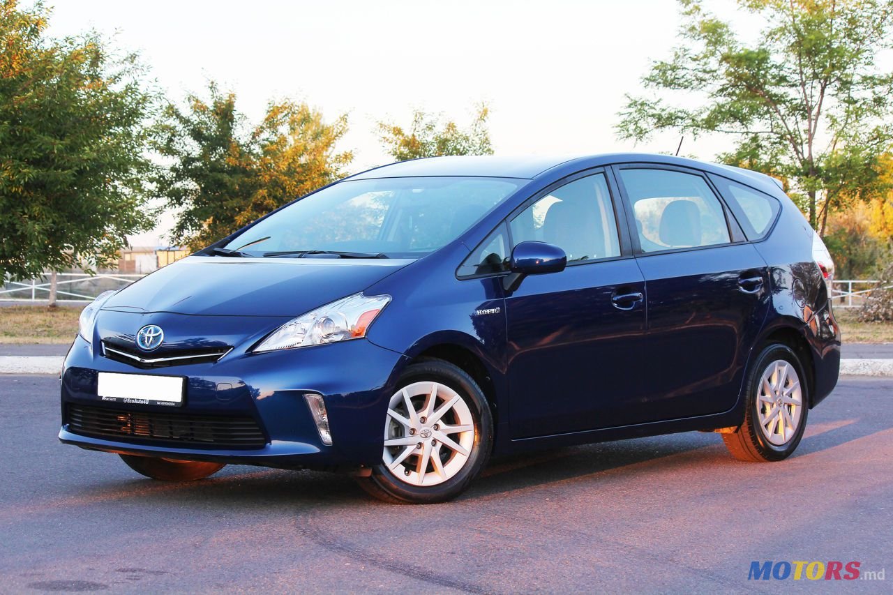 2014' Toyota Prius v photo #1