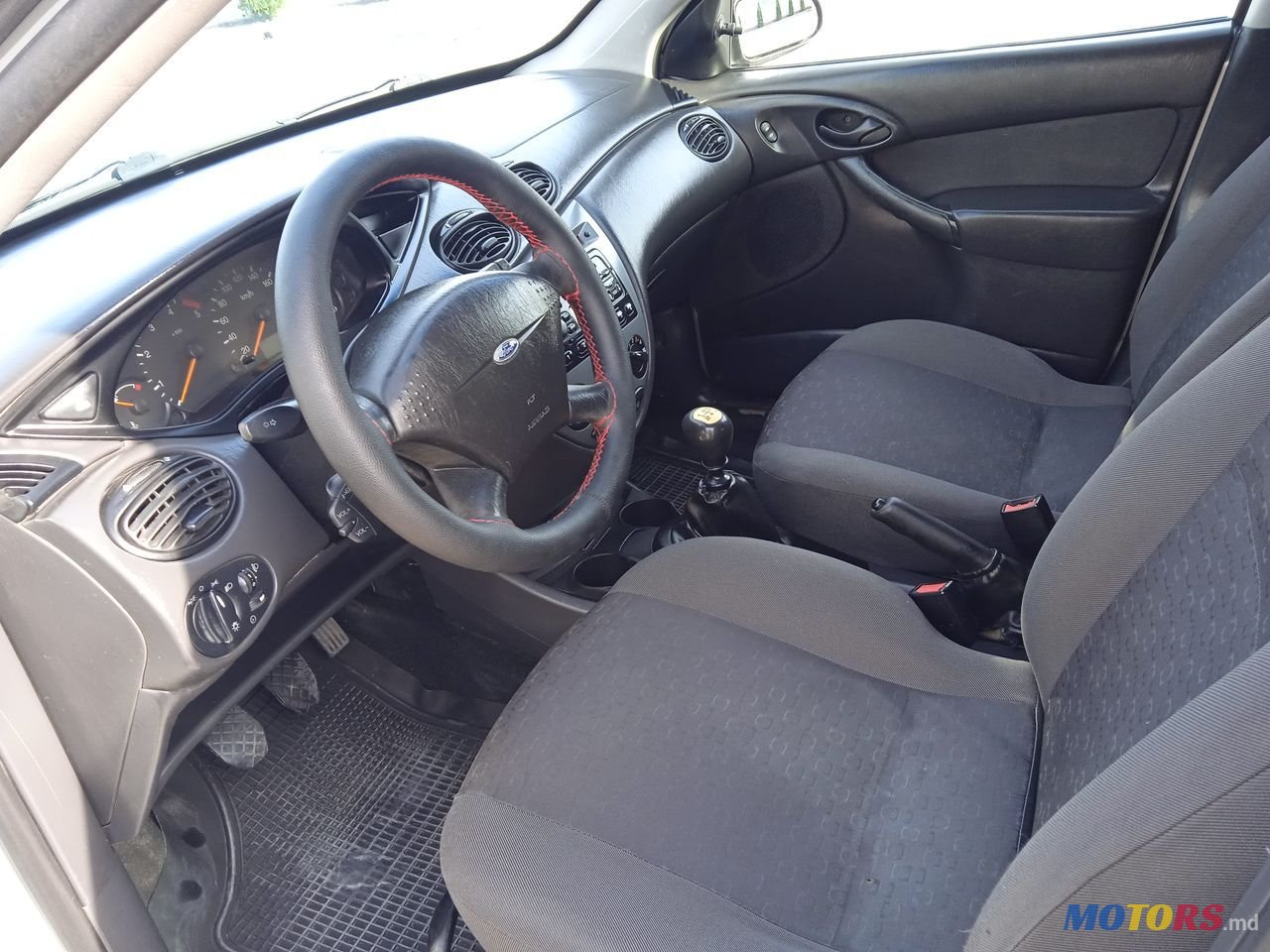 2002' Ford Focus photo #5