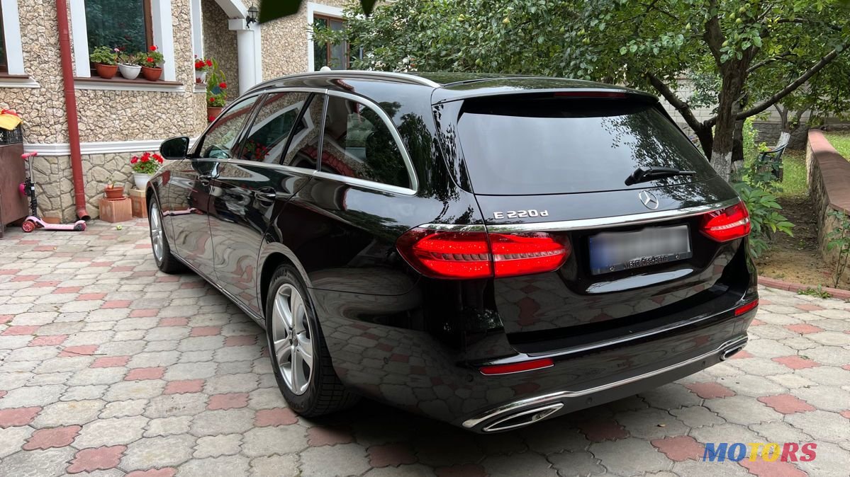 2017' Mercedes-Benz E-Class photo #2