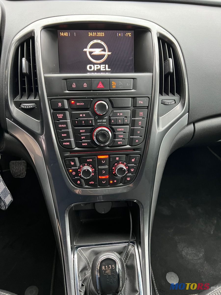 2014' Opel Astra photo #6