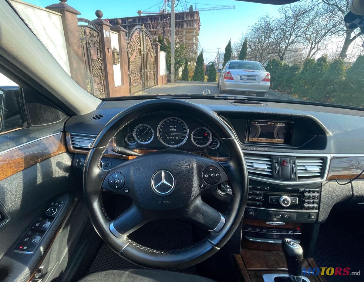 2011' Mercedes-Benz E-Class photo #6