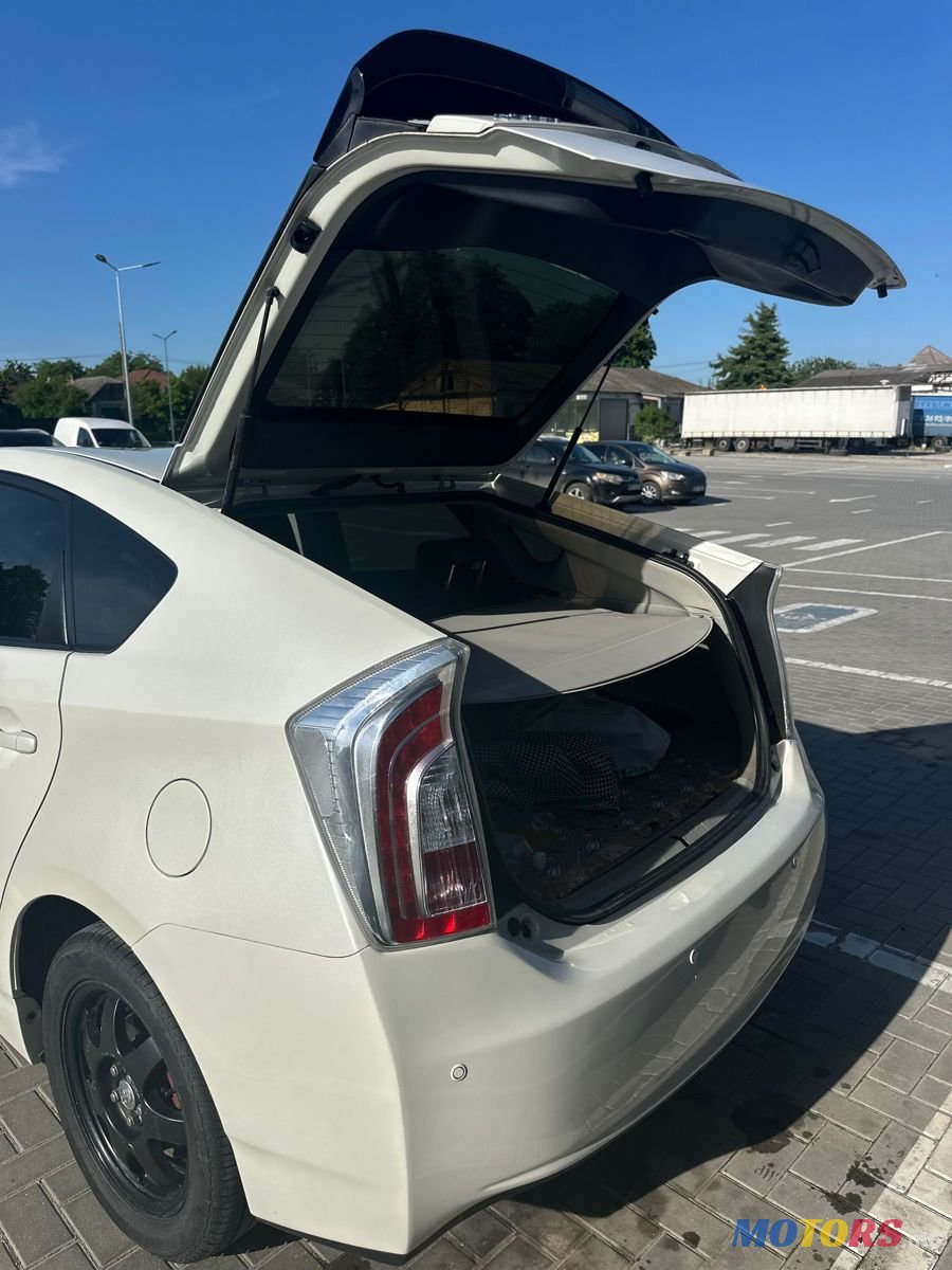2011' Toyota Prius photo #5