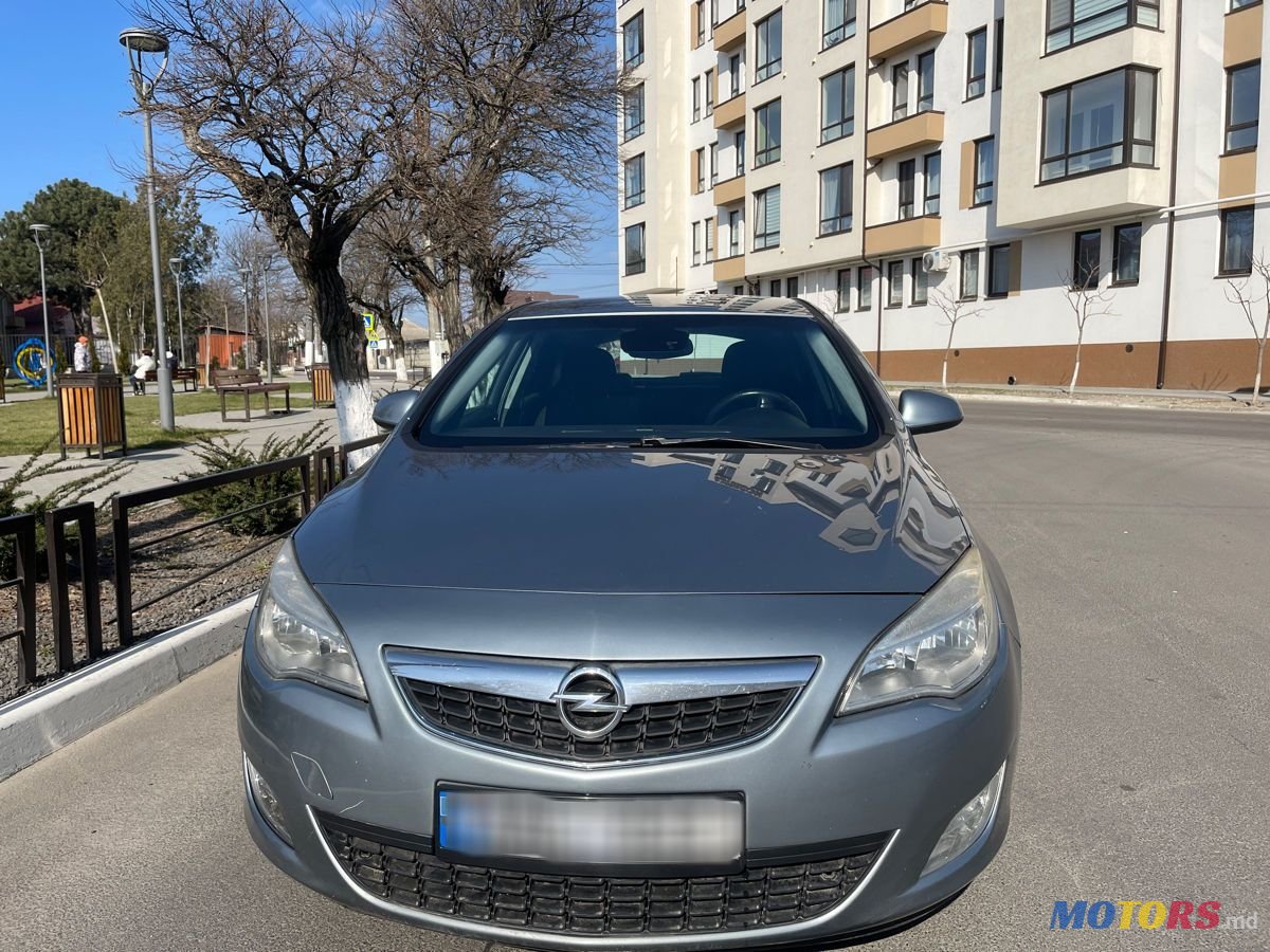 2011' Opel Astra photo #1