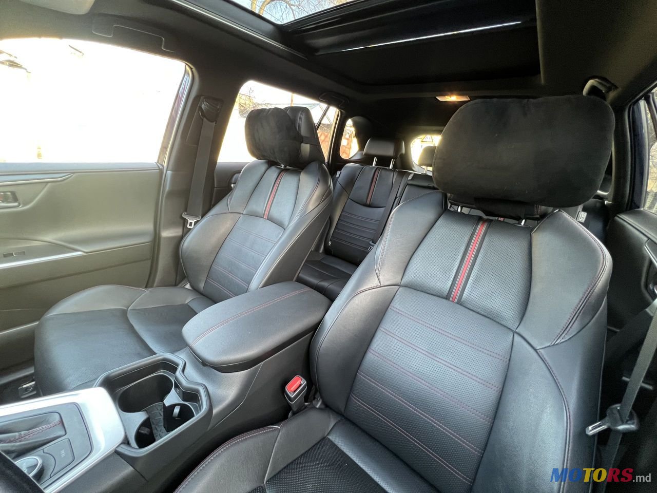 2020' Toyota RAV4 photo #6