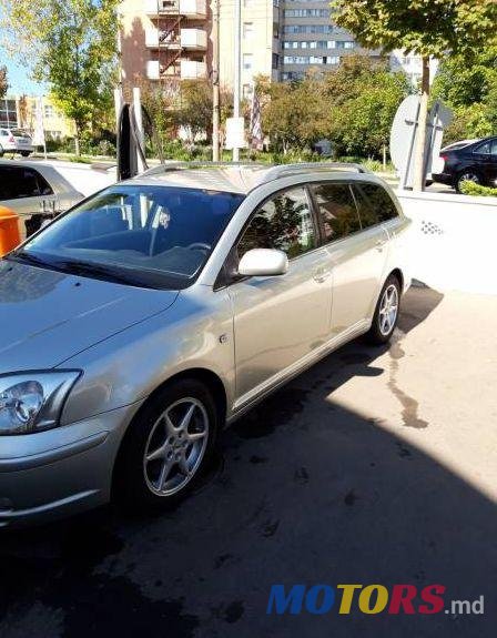 2004' Toyota Avensis photo #1