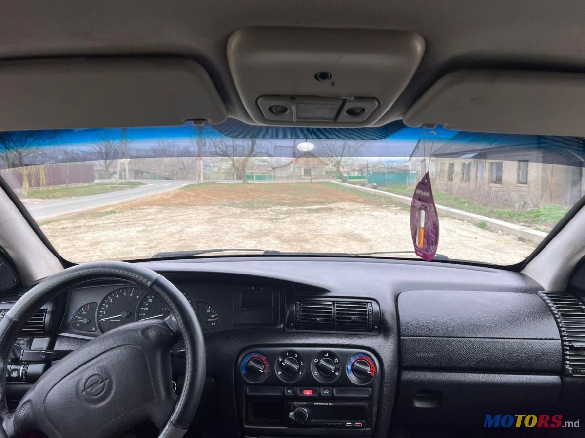 1995' Opel Omega photo #4