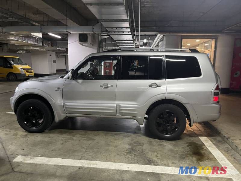 2002' Mitsubishi Pajero photo #6