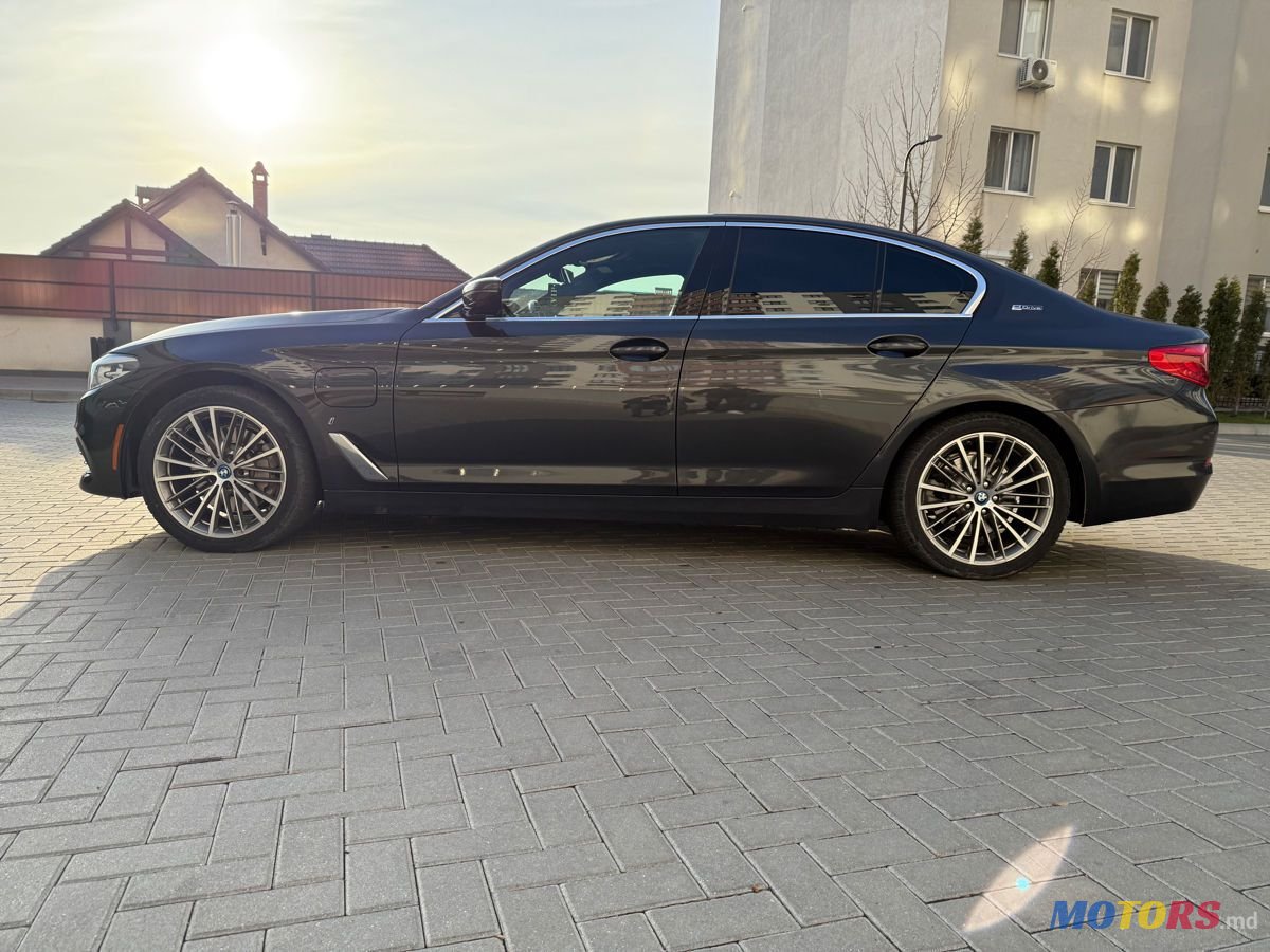 2019' BMW 5 Series photo #2