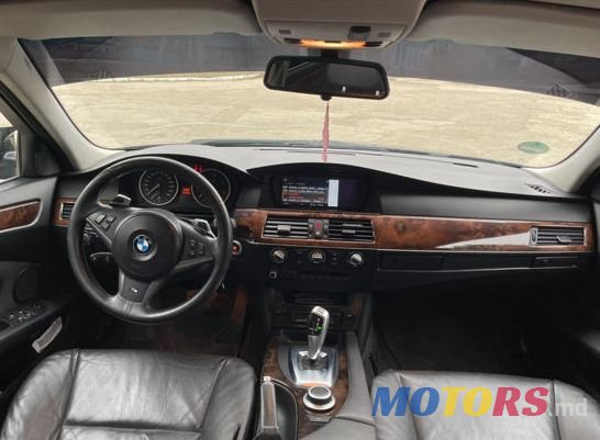 2009' BMW 5 Series photo #5