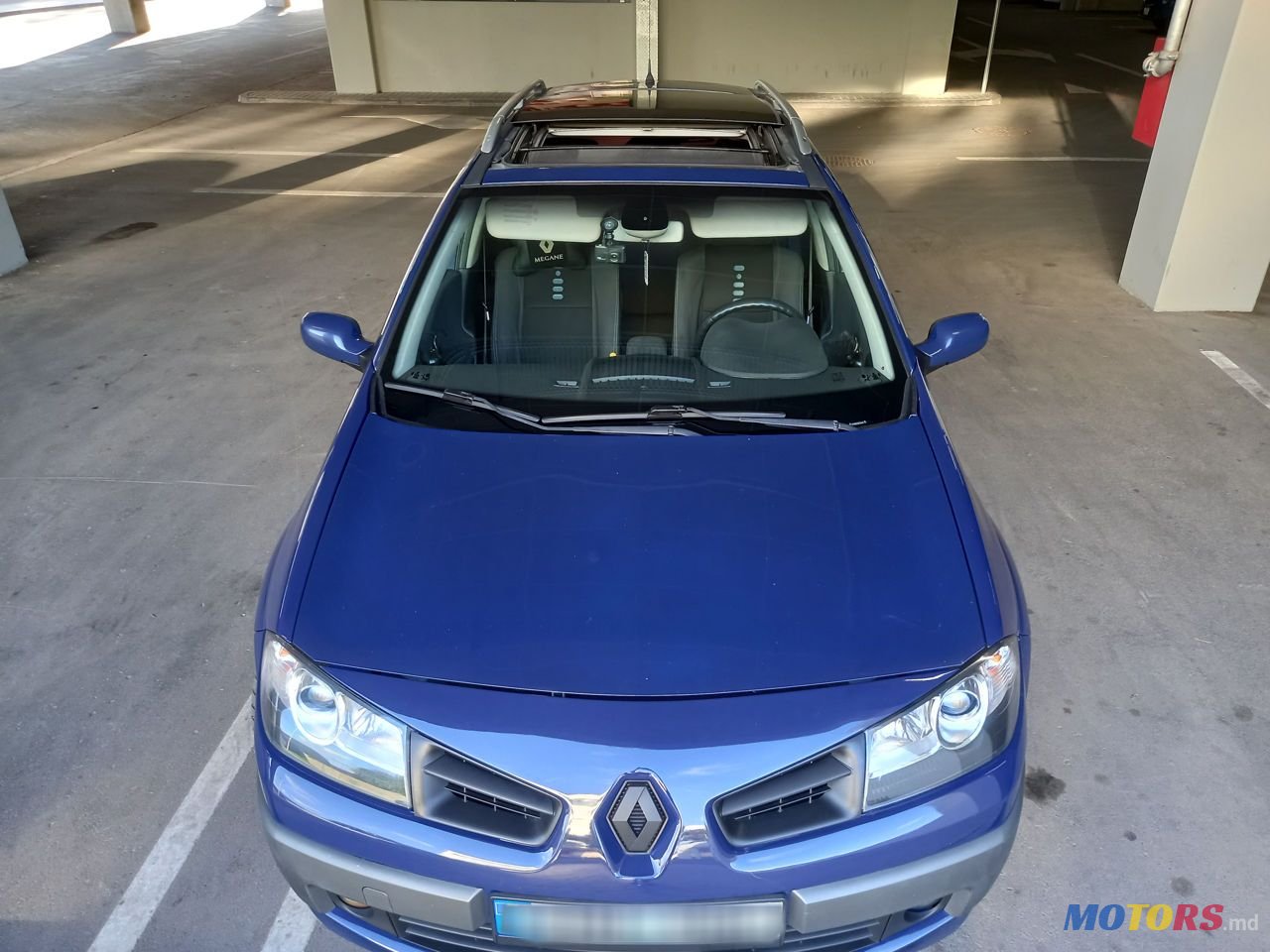 2008' Renault Megane photo #1