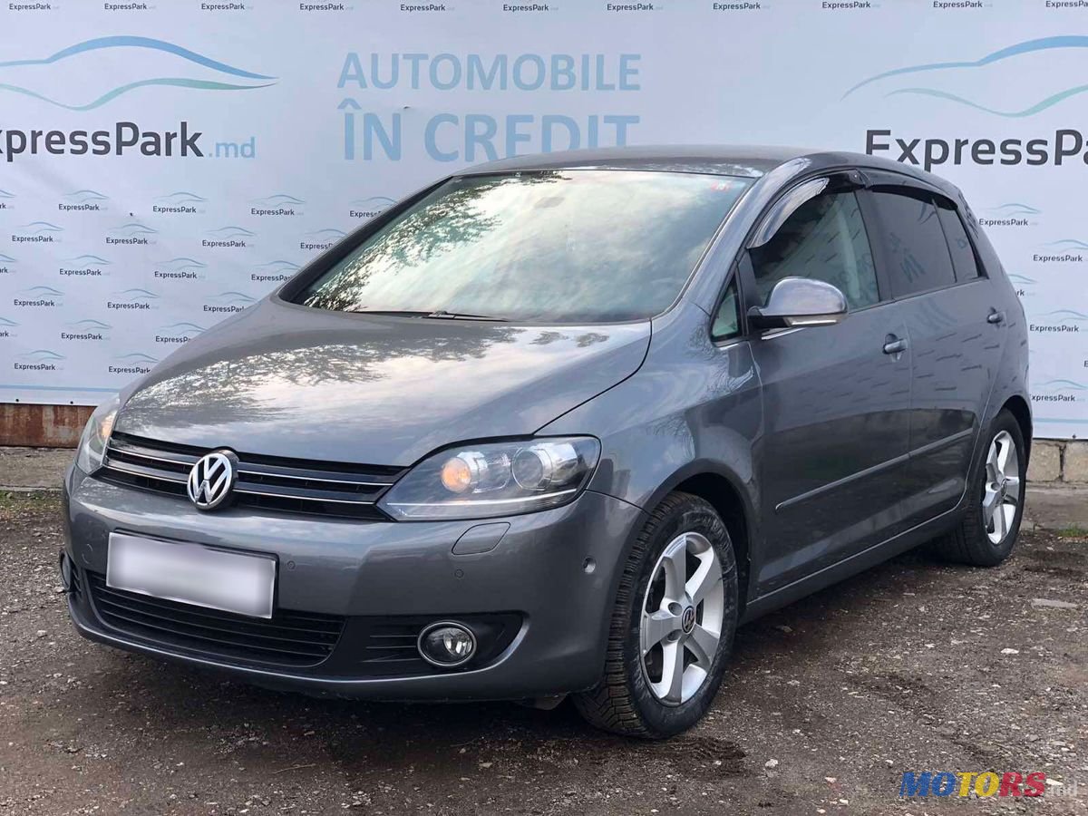 2011' Volkswagen Golf Plus photo #2