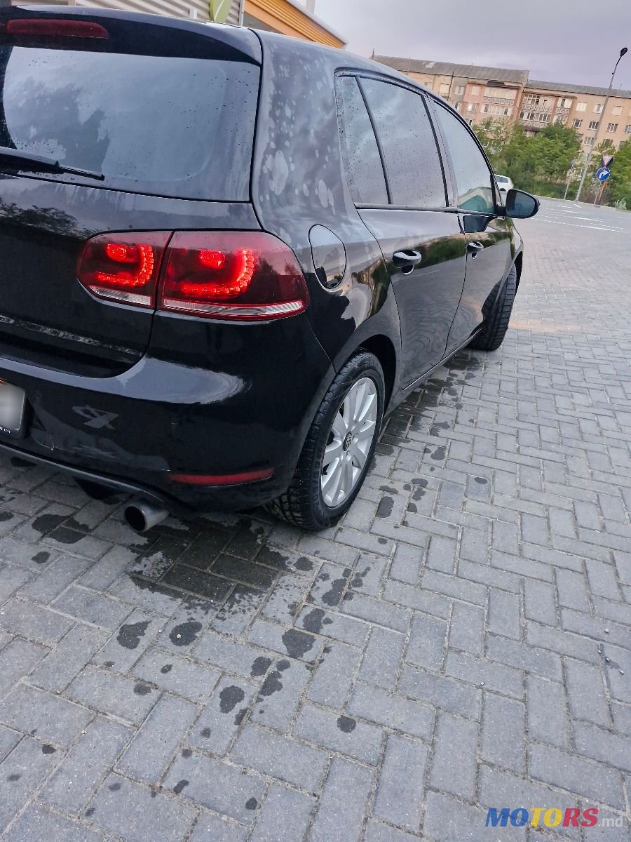 2009' Volkswagen Golf photo #4