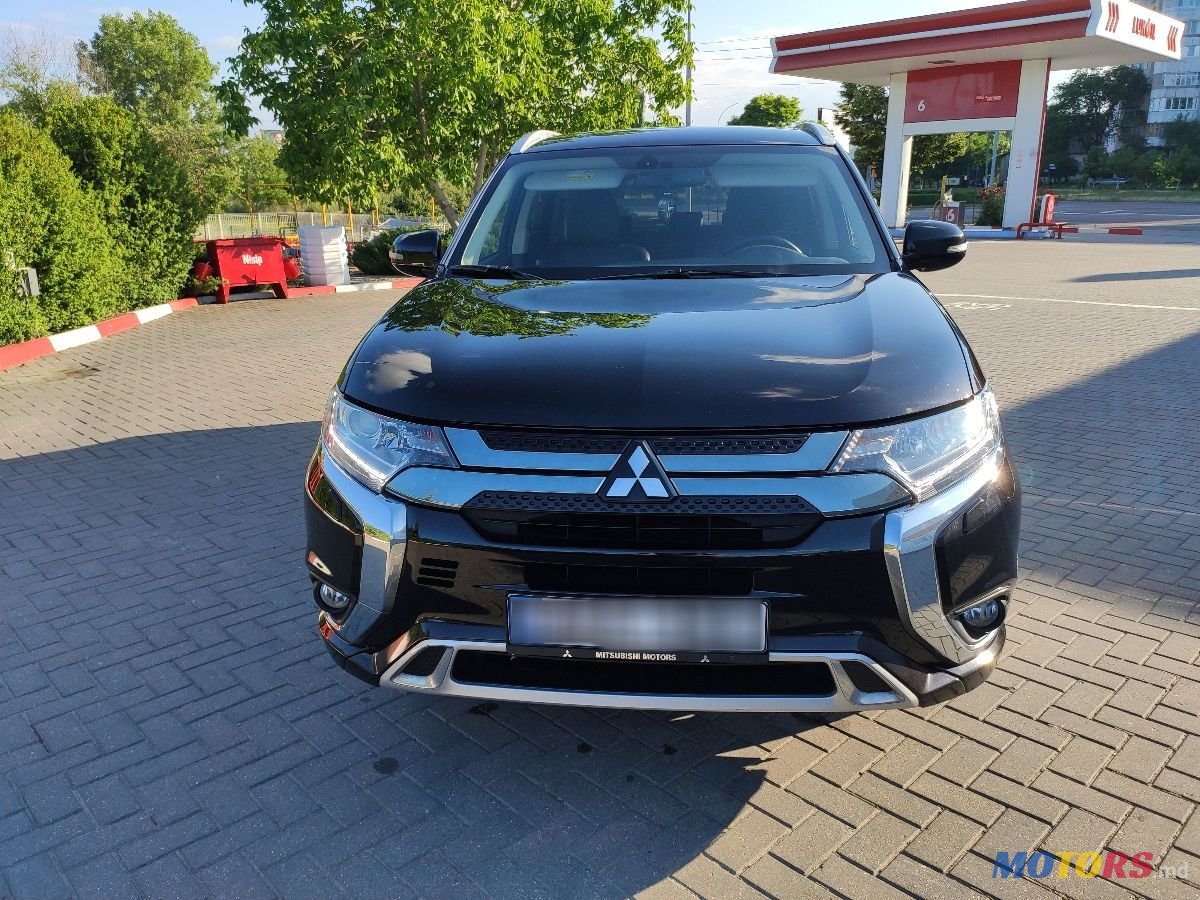 2018' Mitsubishi Outlander photo #3