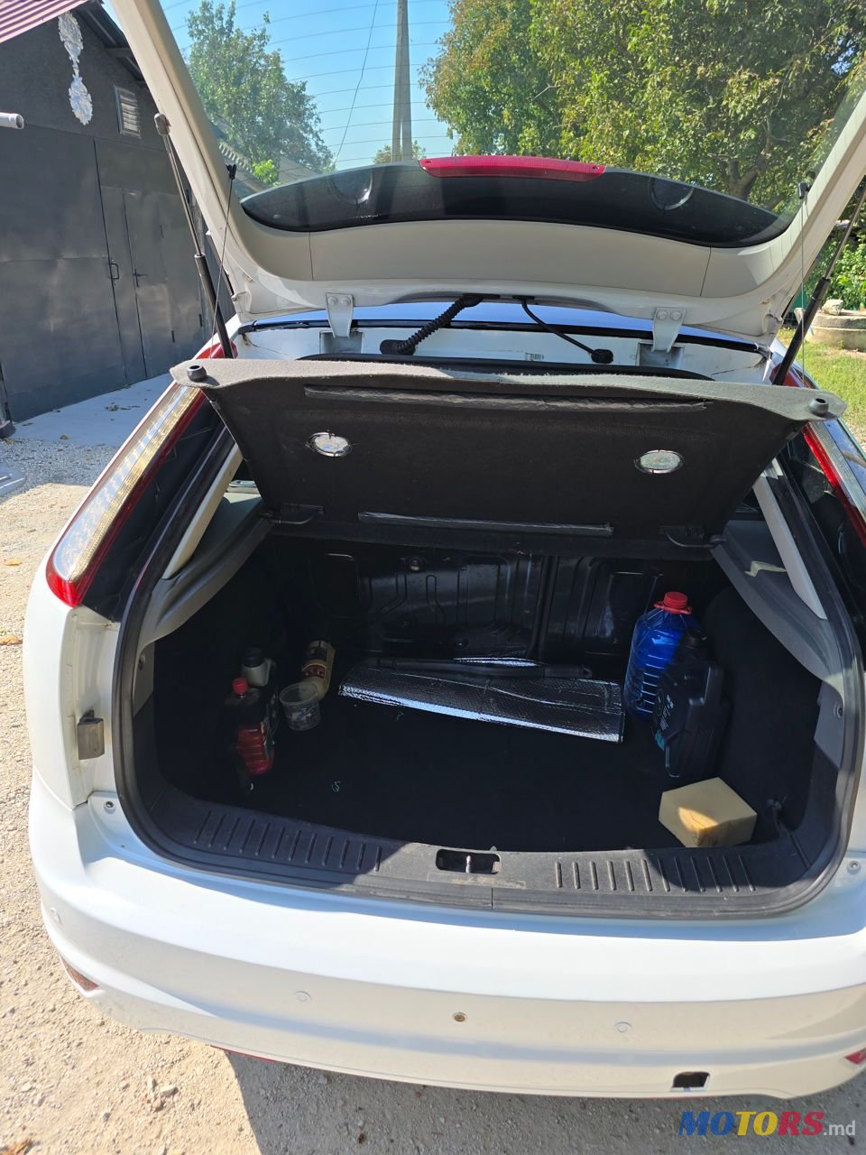 2008' Ford Focus photo #4