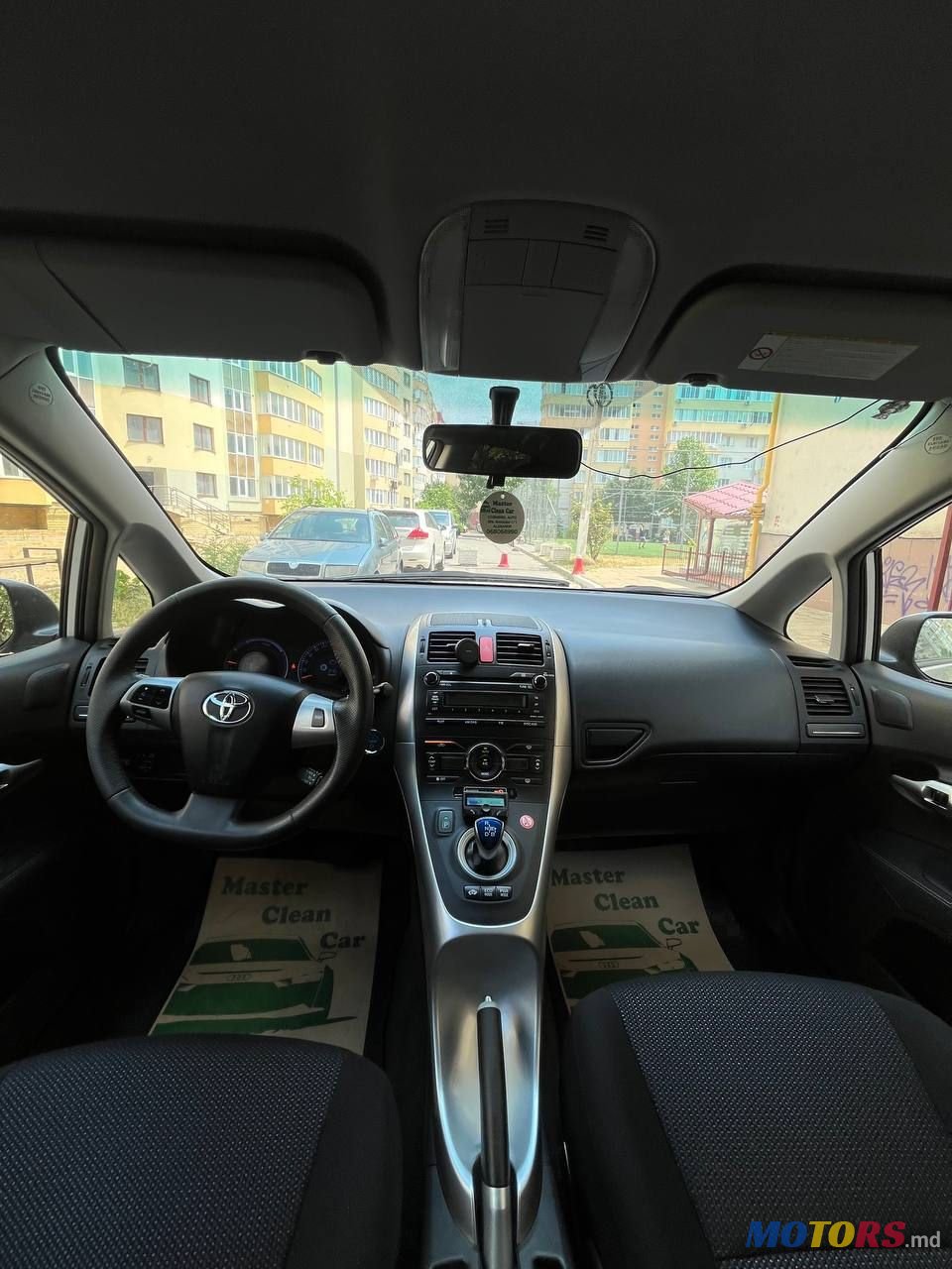 2011' Toyota Auris photo #6