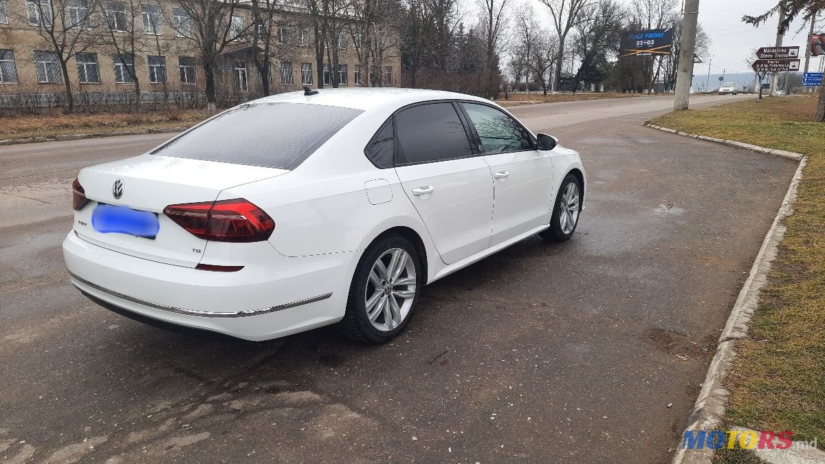 2018' Volkswagen Passat photo #2