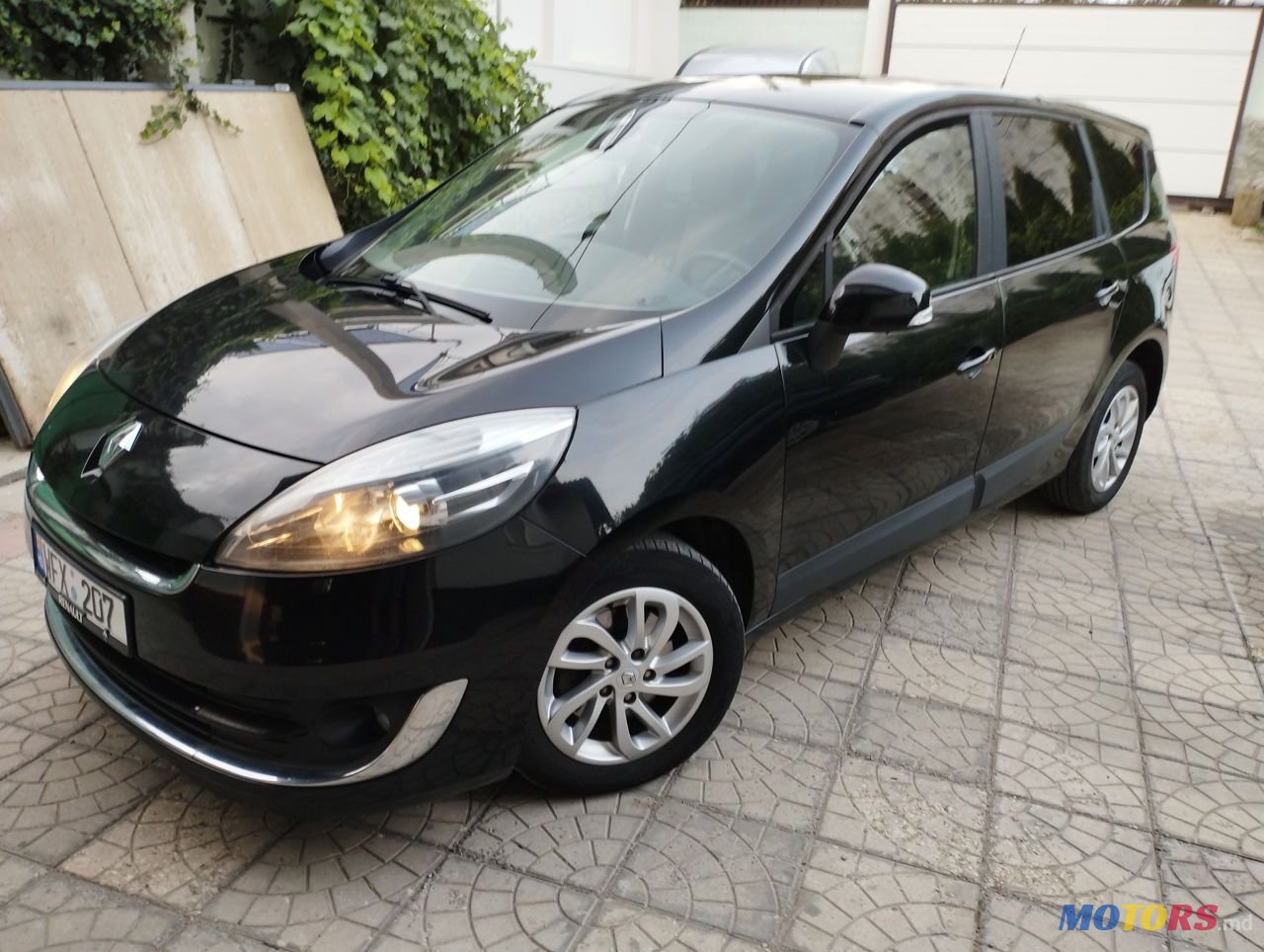 2012' Renault Grand Scenic photo #1