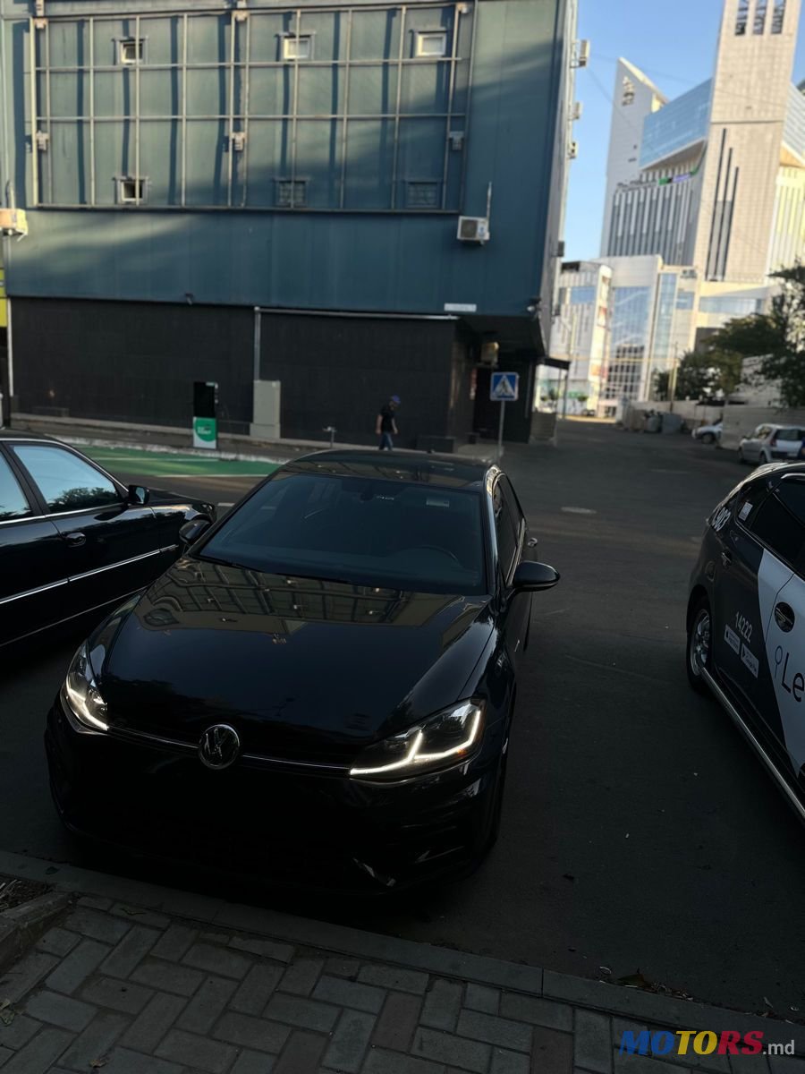 2018' Volkswagen Golf photo #6