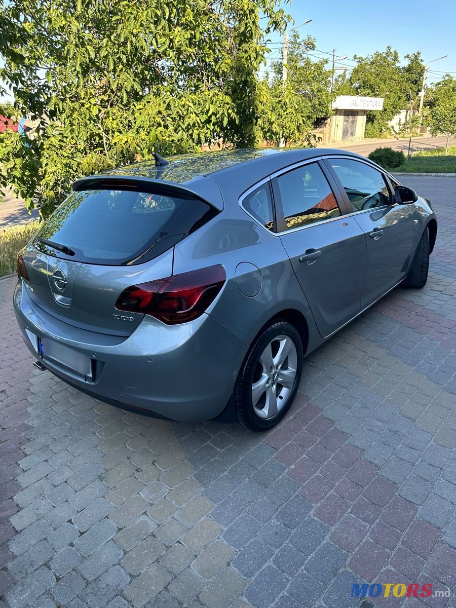 2012' Opel Astra photo #6