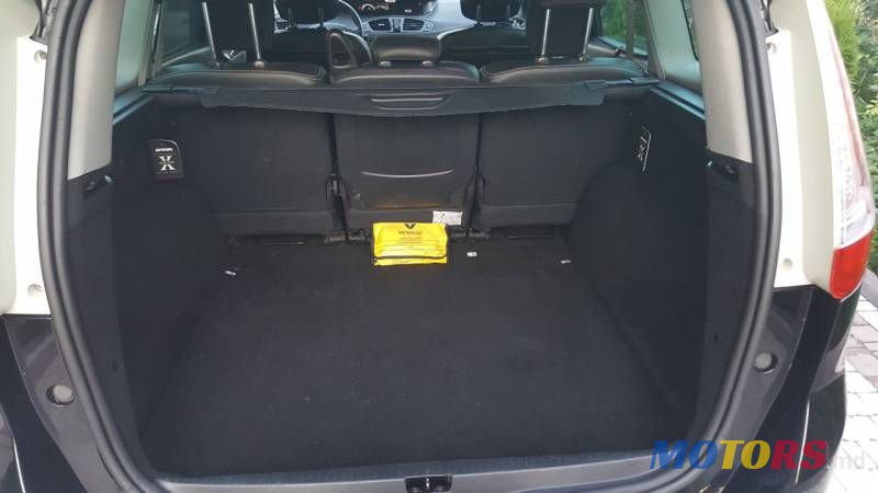2015' Renault Grand Scenic photo #2