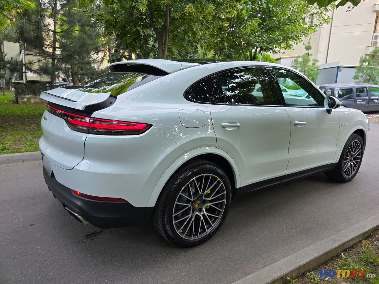 2020' Porsche Cayenne Coupe photo #6