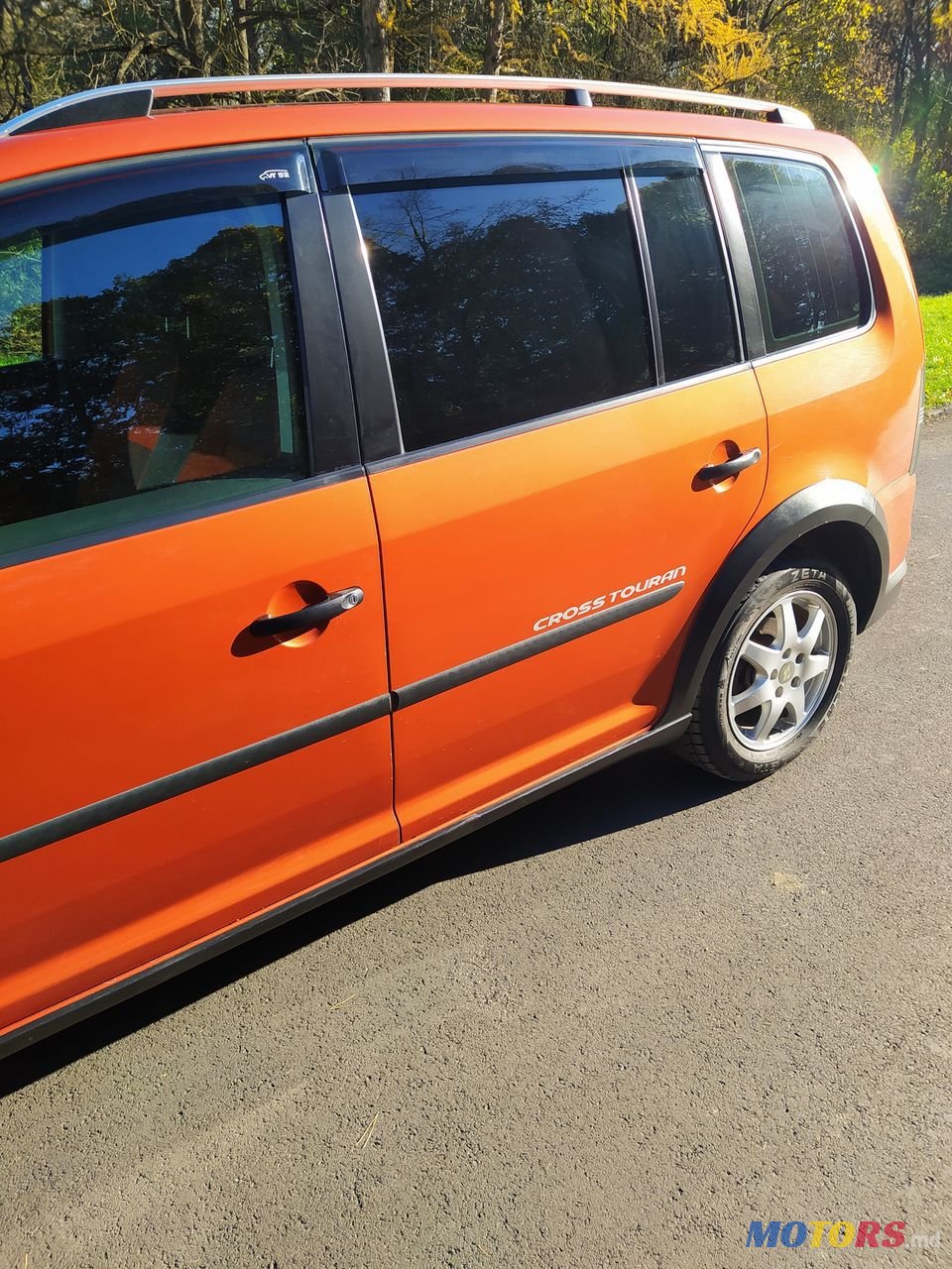 2007' Volkswagen Touran photo #1