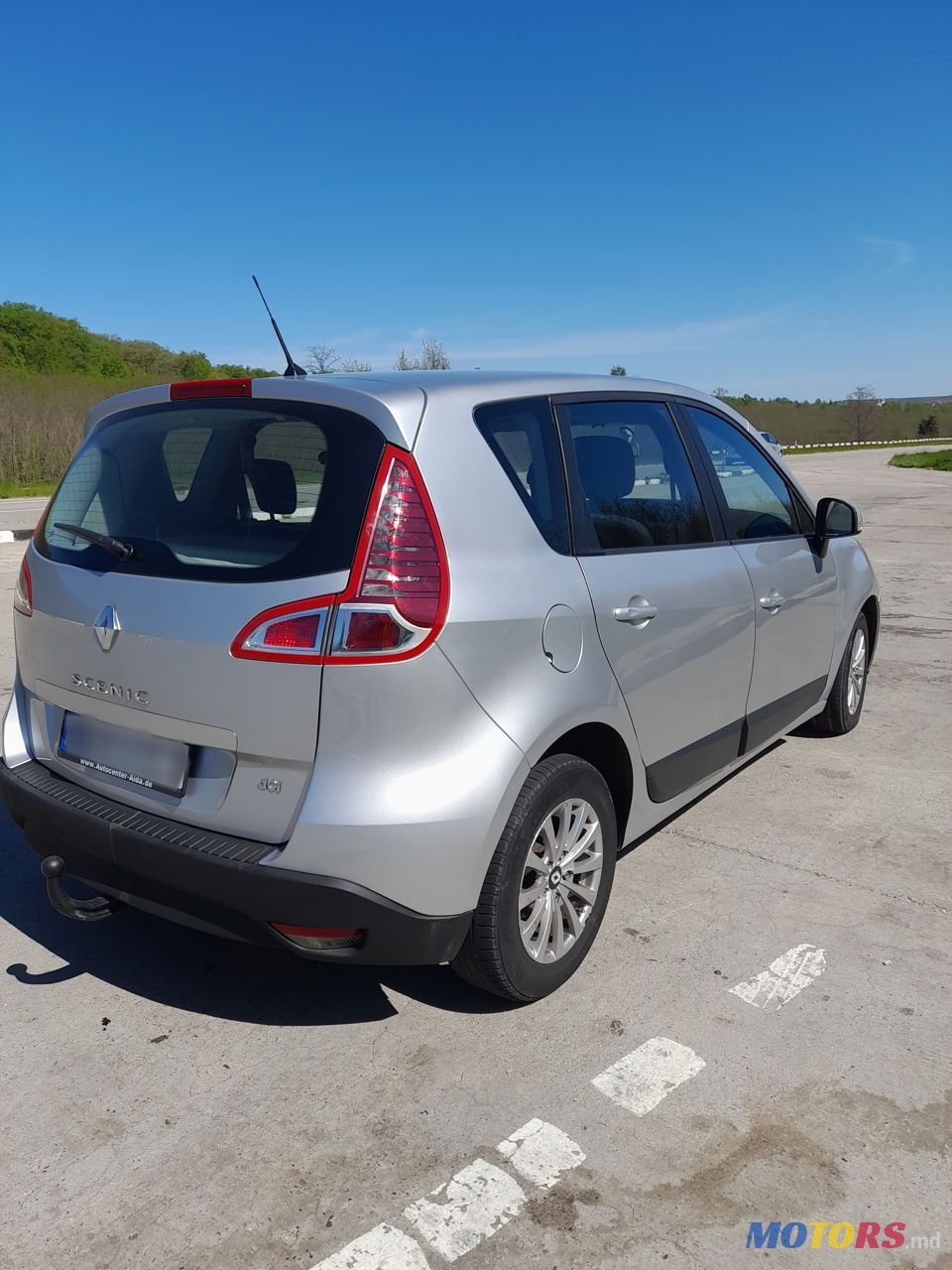 2011' Renault Scenic photo #3