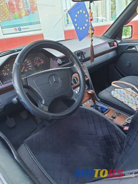 1994' Mercedes-Benz 124 photo #3