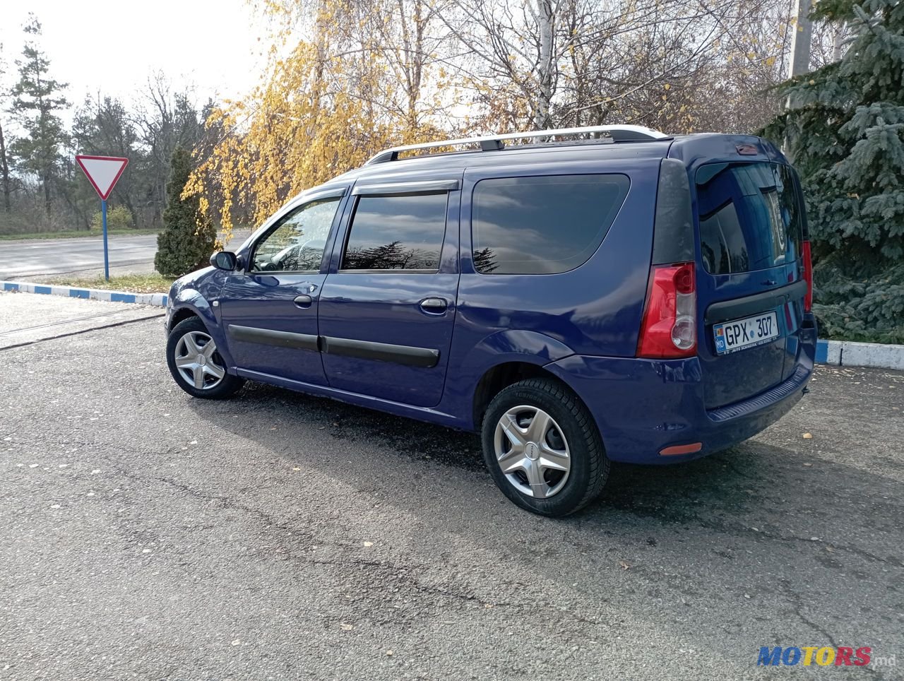 2009' Dacia Logan photo #2