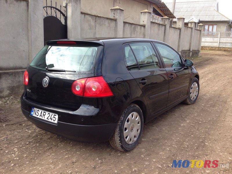 2004' Volkswagen Golf photo #4