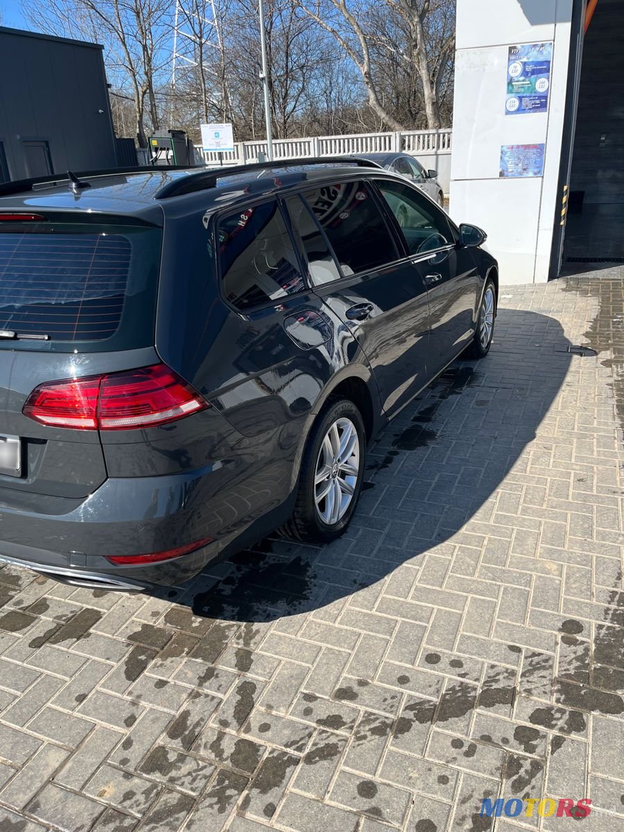 2018' Volkswagen Golf photo #5