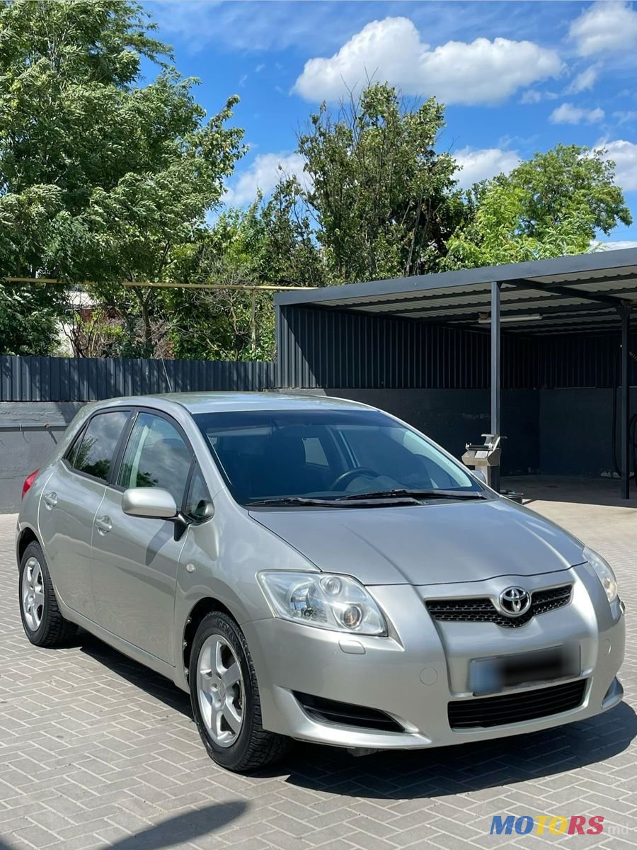 2007' Toyota Auris photo #2