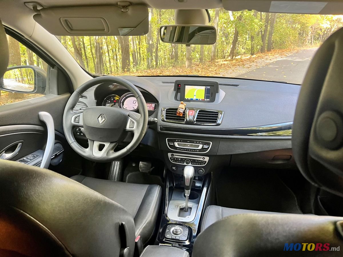 2011' Renault Megane photo #6