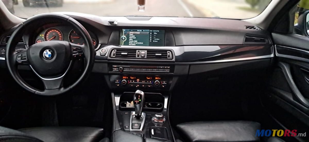 2011' BMW 5 Series photo #3